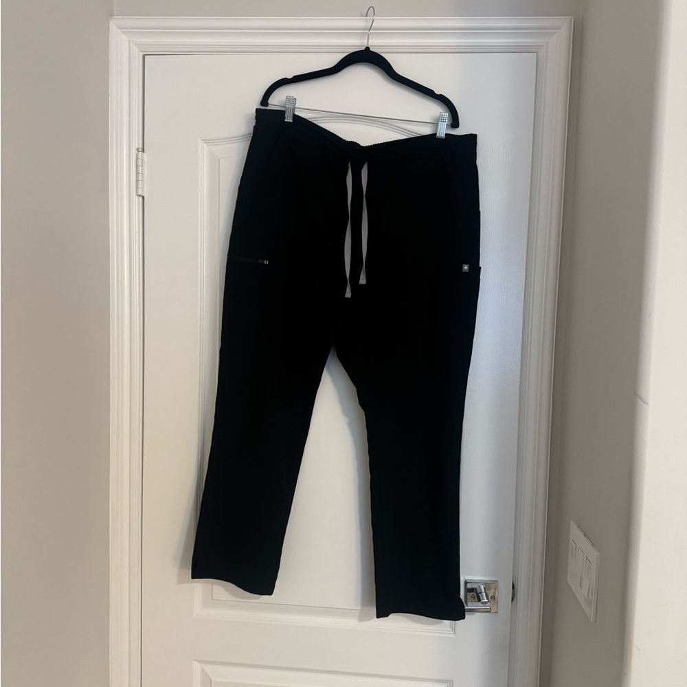 FIGS Women’s Black Yola Petite Skinny Scrub Pants Size: XL